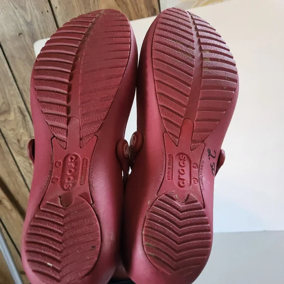The Crocs Women's Alice Mary Jane Ballet Flats Shoes in red size 8 are a stylish - Picture 6 of 6